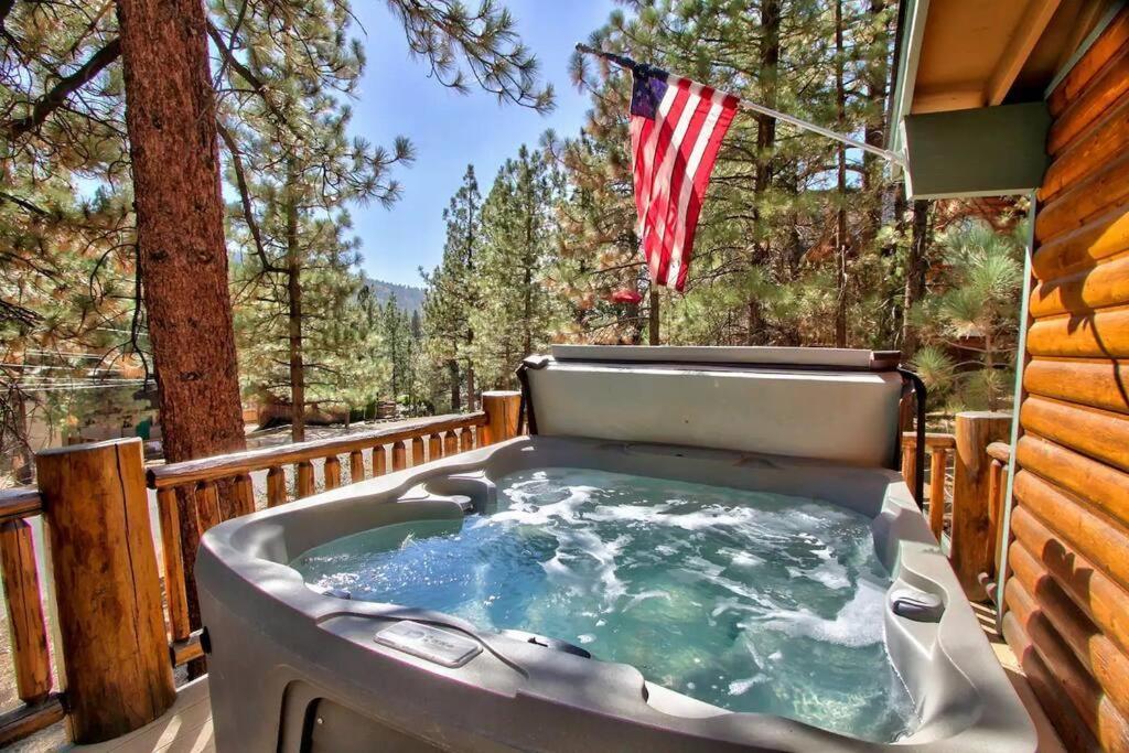 Вілла Chalet Monterey W/Hot Tub - Big Decks/Bbq Біг-Бер-Лейк Екстер'єр фото