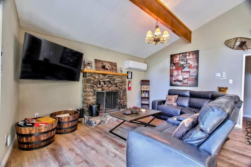 Вілла Chalet Monterey W/Hot Tub - Big Decks/Bbq Біг-Бер-Лейк Екстер'єр фото