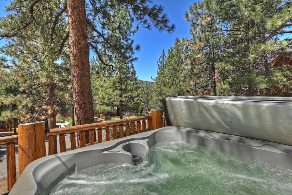 Вілла Chalet Monterey W/Hot Tub - Big Decks/Bbq Біг-Бер-Лейк Екстер'єр фото